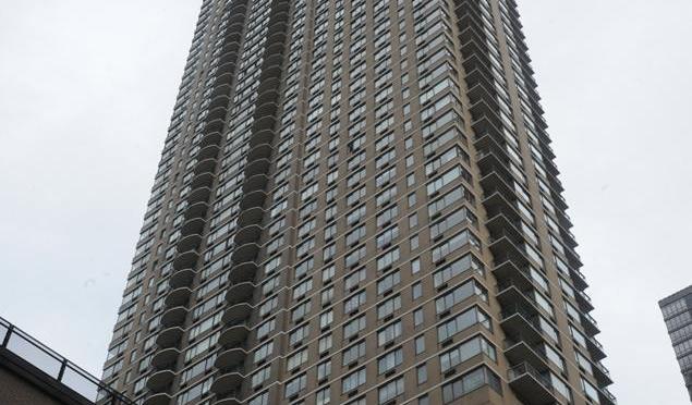 Dad throws 3-year-old son, then himself, to their deaths from roof of Manhattan high-rise – NY Daily News